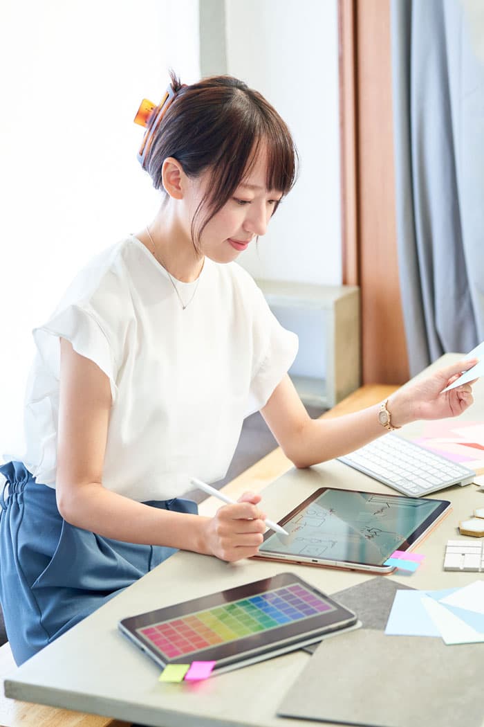 笑顔で話すスタッフの様子